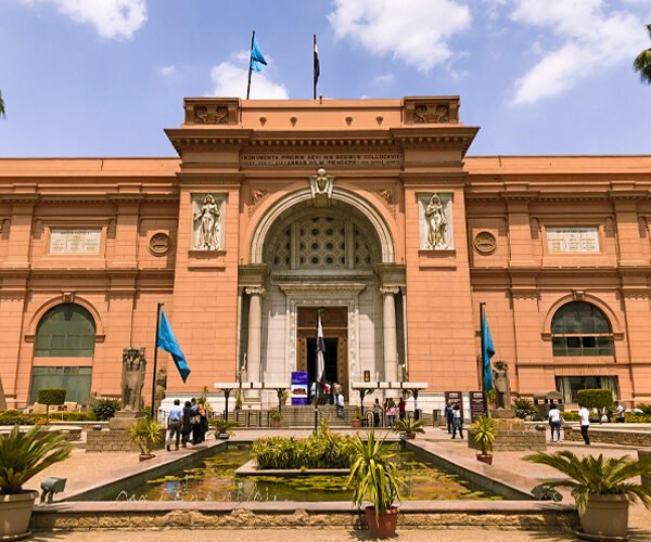 Private Day Tour to Egyptian Museum and Pyramids of Giza