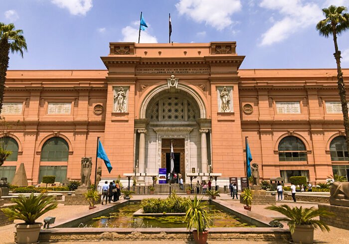 Private Day Tour to Egyptian Museum and Pyramids of Giza