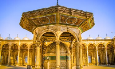 Private Day Tour to Egyptian Museum and Old Cairo