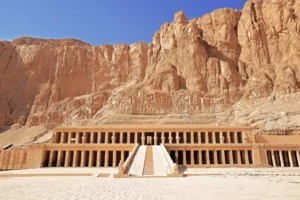 how many tombs are in the valley of the kings