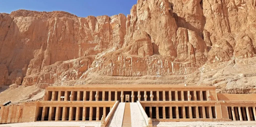 how many tombs are in the valley of the kings