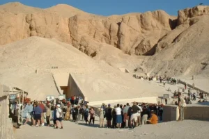 how many tombs are in the Valley of the Kings