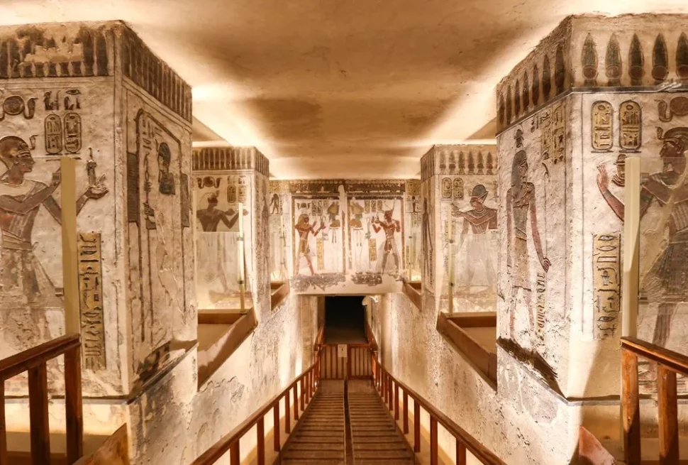 how many tombs are in the valley of the kings