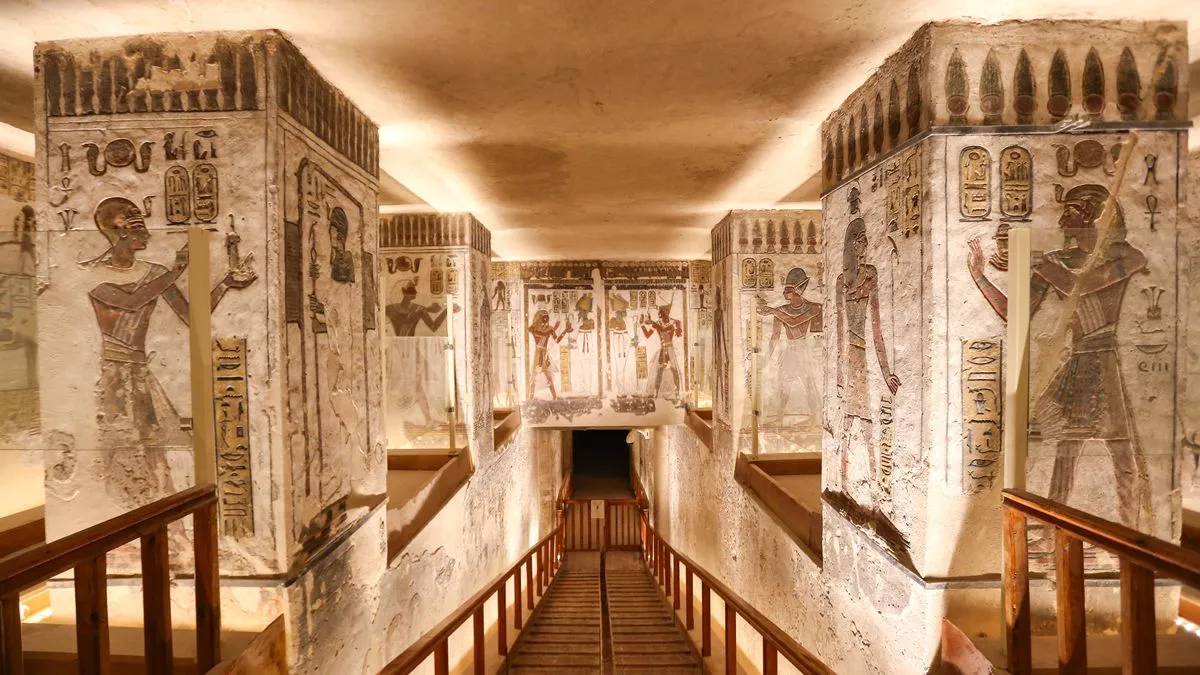 how many tombs are in the valley of the kings