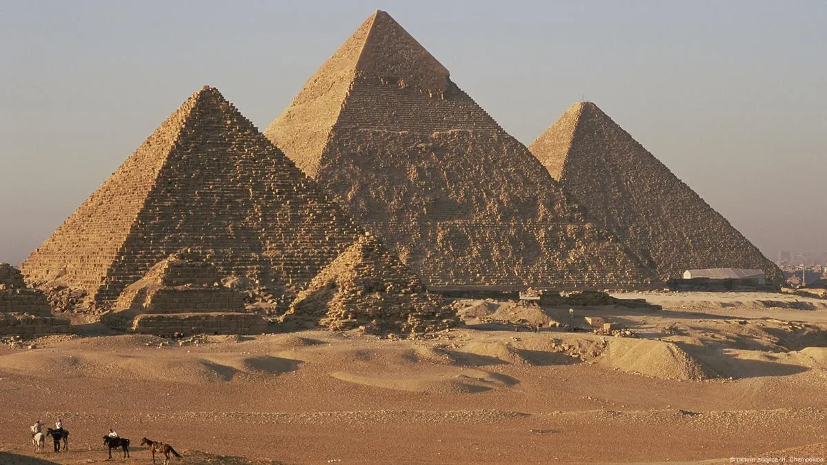 trips to egyptian pyramids